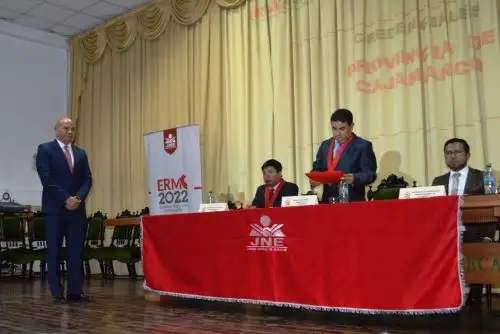 El JEE entregó la credencial al alcalde electo de Cajamarca, Joaquín Ramírez Gamarra, para el periodo 2023-2026. Foto: Cortesía Eduard Lozano