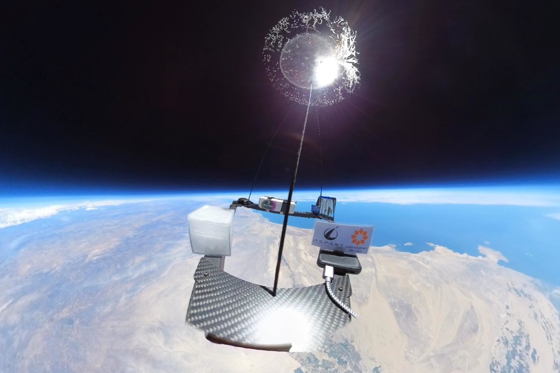El globo estratosférico, equipado con una cámara de 360 grados, tuvo un peso de 1,500 gramos y logró superar el récord previo. Foto: Proyecto Estratósfera