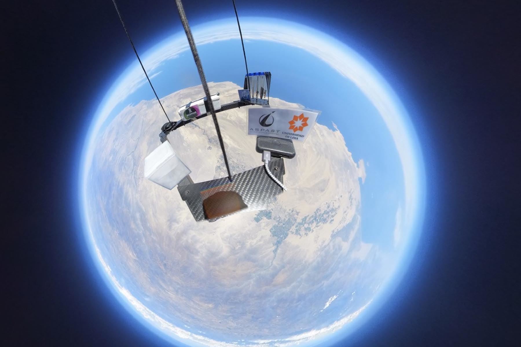 El globo estratosférico, equipado con una cámara de 360 grados, tuvo un peso de 1,500 gramos y logró superar el récord previo. Foto: Proyecto Estratósfera