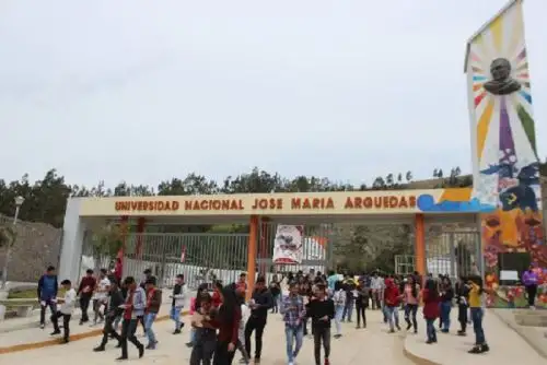 Universidad María Arguedas ofrece a los alumnos las carreras de Ingeniería Agroindustrial, Ingeniería de Sistemas, Ingeniería Ambiental o Contabilidad.