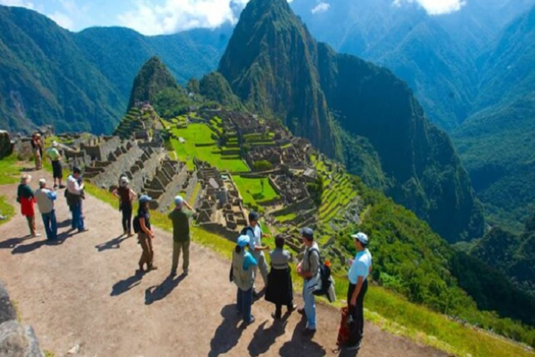 Suspensión de ingresos a Machu Picchu fue para evitar atentados contra santuario y red de caminos inca.