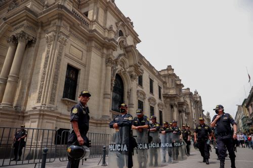 Exteriores de Palacio de Gobierno tras el mensaje del presidente Pedro Castillo de cerrar el Congreso