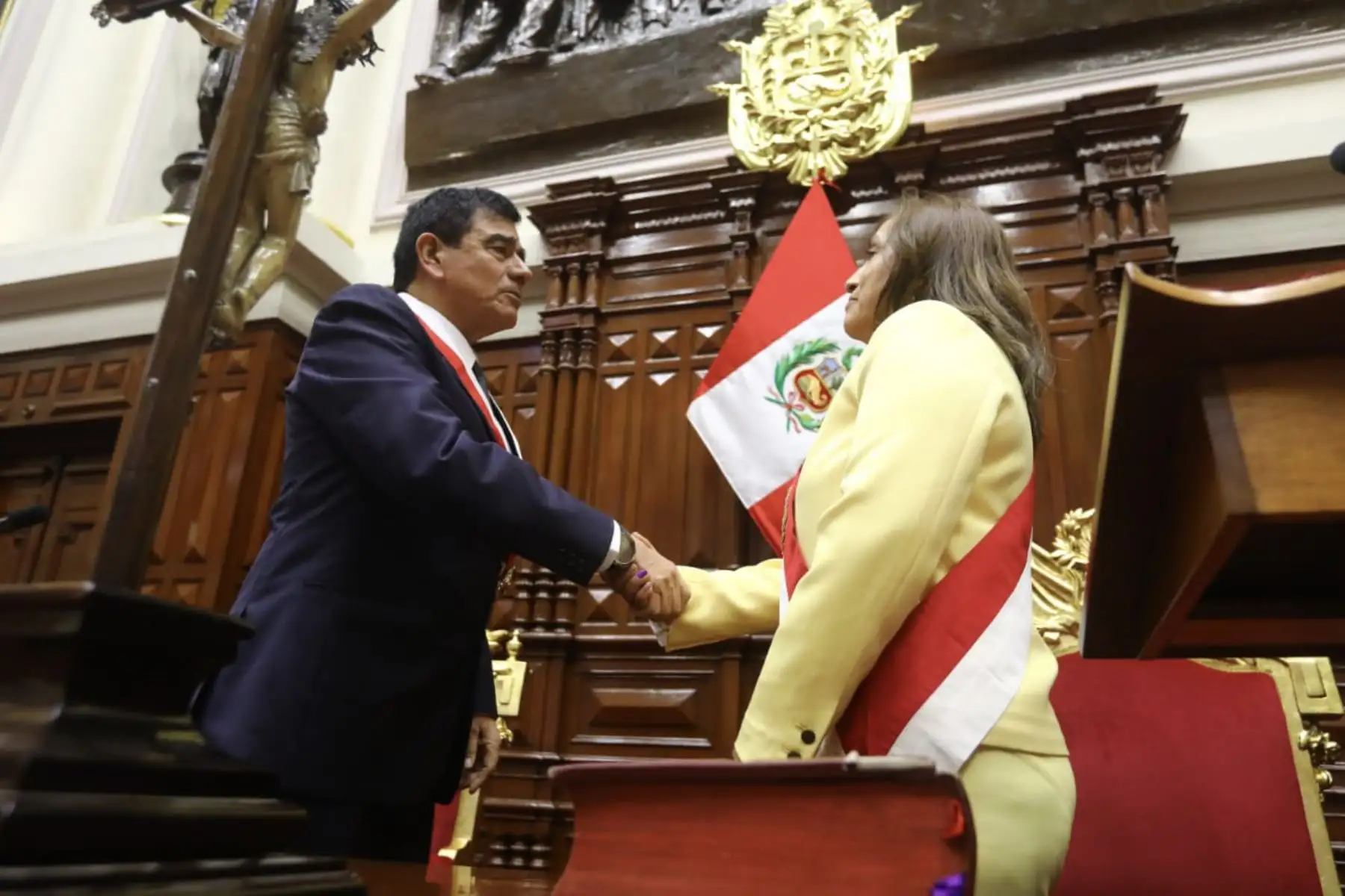 Luego de que el Congreso de la República aprobó la vacancia presidencial de Pedro Castillo con 101 votos a favor, Dina Boluarte juró en el cargo de Presidenta de la República, según establece el régimen de sucesión presidencial.
Foto: Congreso/ Víctor Vásquez