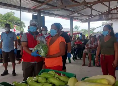 Hasta fin de año el programa Qali Warma espera entregar más de 12,000 toneladas de alimentos a los diversos colegios ubicados en comunidades indígenas de Loreto. Foto: Elvis Noronha