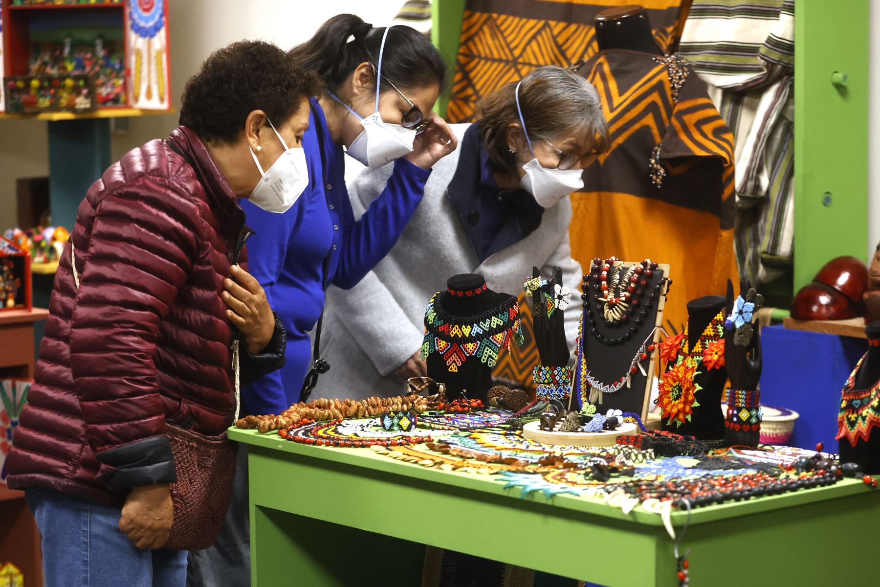 La feria artesanal más importante del país se inauguró hoy en el Ministerio de Cultura. Ruraq Maki, hecho a mano. Nuestra cultura es el mejor regalo, una actividad que convoca a artistas tradicionales de todas las regiones del Perú. Foto: ANDINA/Vidal Tarqui