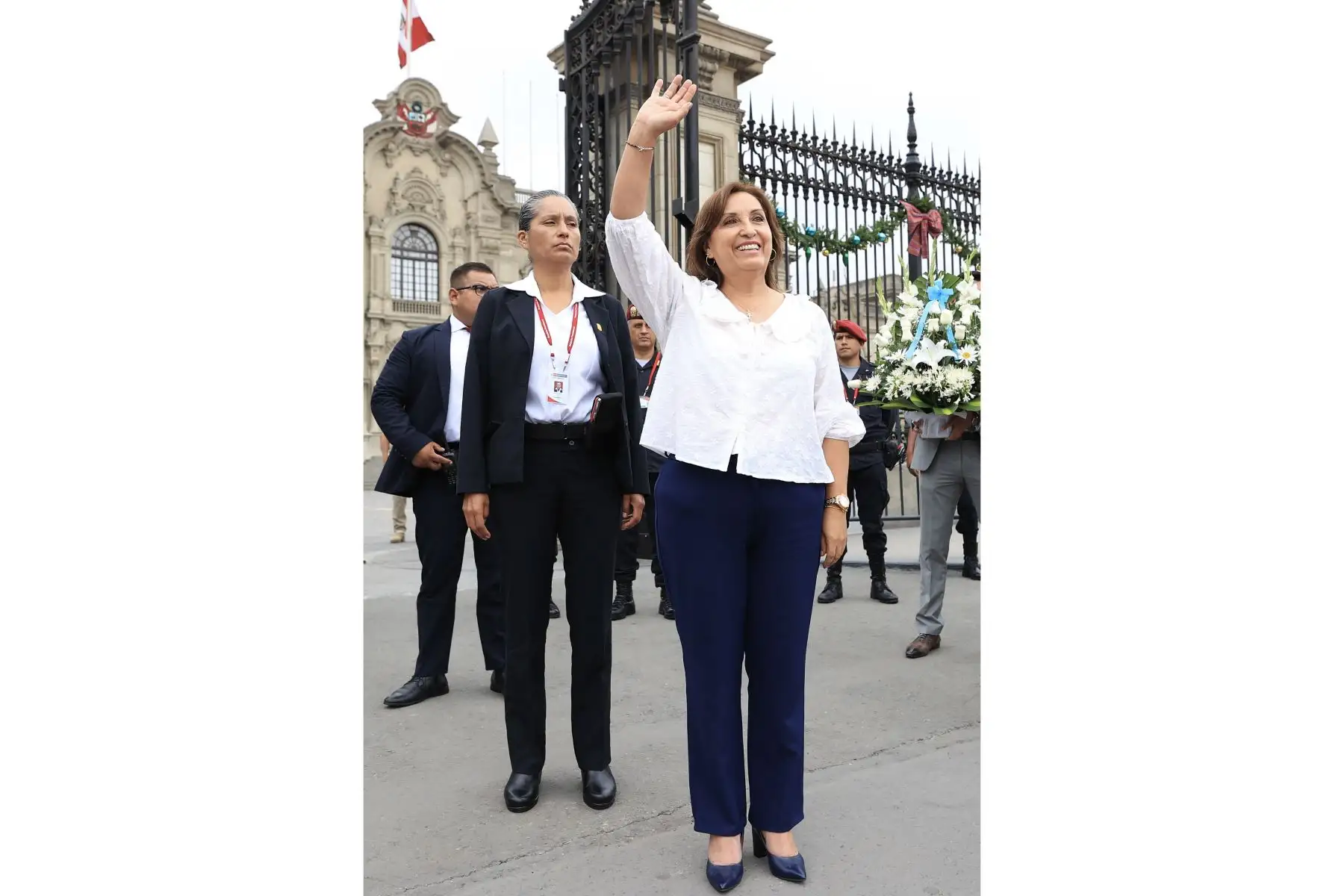 La presidenta de la República, Dina Boluarte, recibió en la Puerta de Honor de Palacio de Gobierno a la procesión de Virgen de la Inmaculada Concepción, cuya festividad se celebra hoy.
Foto: ANDINA/Presidencia Perú
