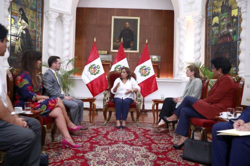 Presidenta Dina Boluarte sostuvo reunión con congresista de la bancada Avanza País