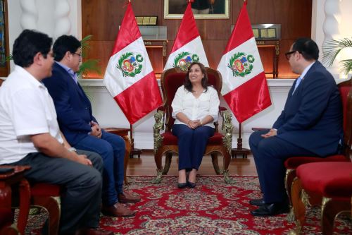 Presidenta Dina Boluarte sostuvo reunión con congresistas de la bancada Somos Perú