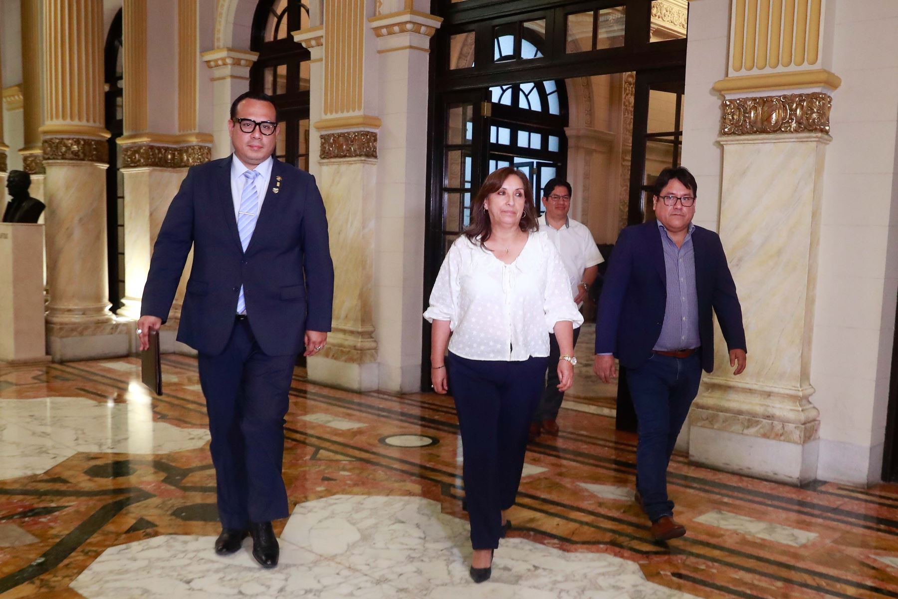 Presidenta Dina Boluarte sostuvo reunión con congresistas de la bancada Somos Perú. Foto: ANDINA/Presidencia Perú