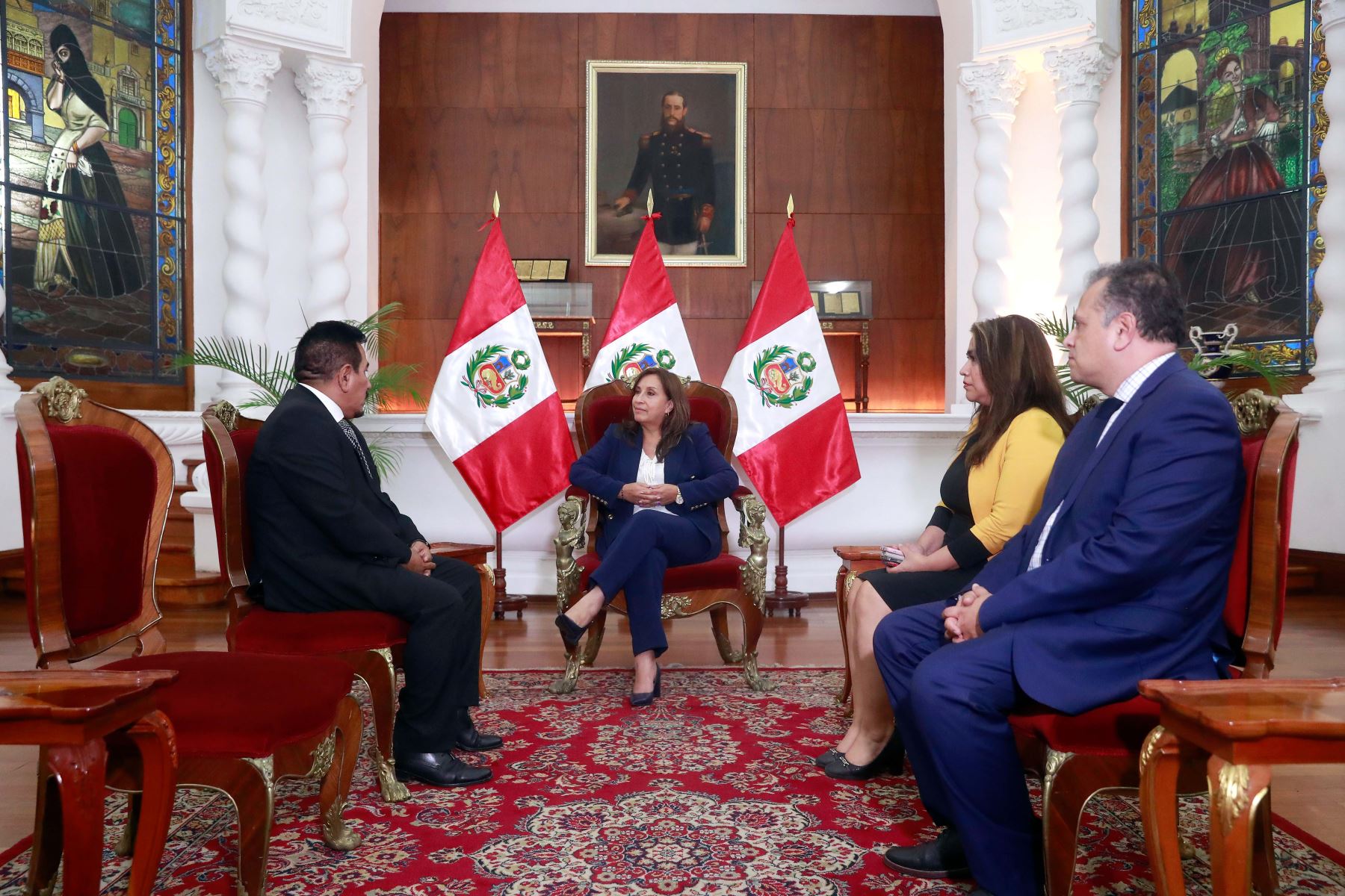 Presidenta Dina Boluarte sostuvo reunión con congresista del grupo parlamentario Perú Bicentenario. Foto: ANDINA/Presidencia Perú