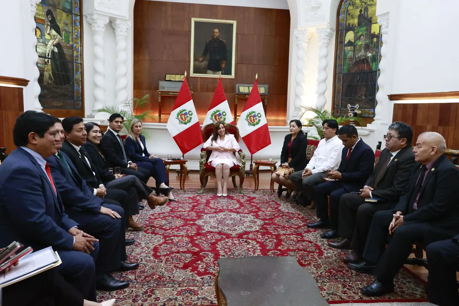 La presidenta Dina Boluarte Zegarra continúa hoy la ronda de diálogo iniciada en la víspera con las bancadas del Congreso de la República, hoy inició con la bancada de Acción Popular.
Foto: ANDINA/Presidencia Perú