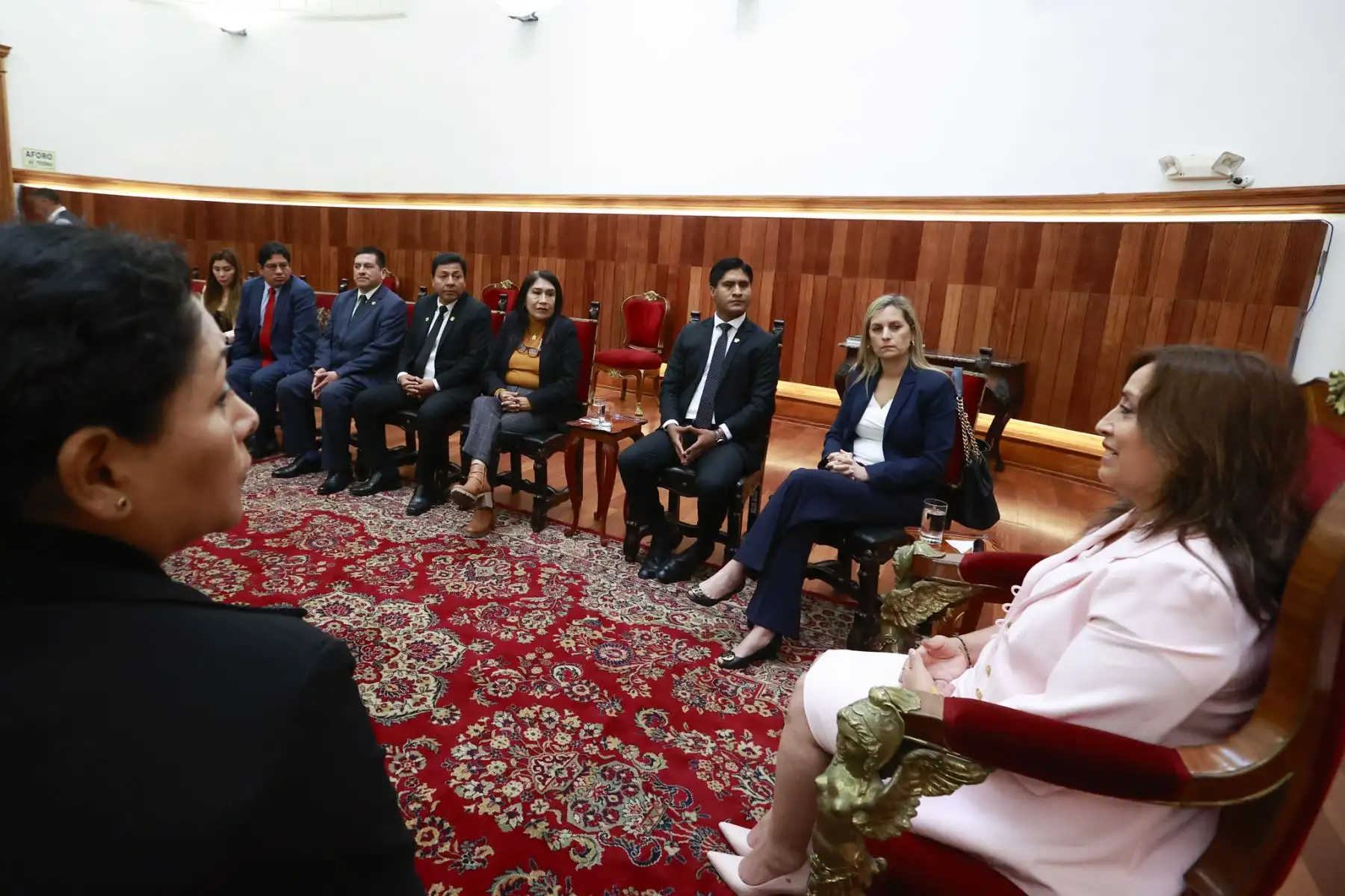La presidenta Dina Boluarte Zegarra continúa hoy la ronda de diálogo iniciada en la víspera con las bancadas del Congreso de la República, hoy inició con la bancada de Acción Popular.
Foto: ANDINA/Presidencia Perú