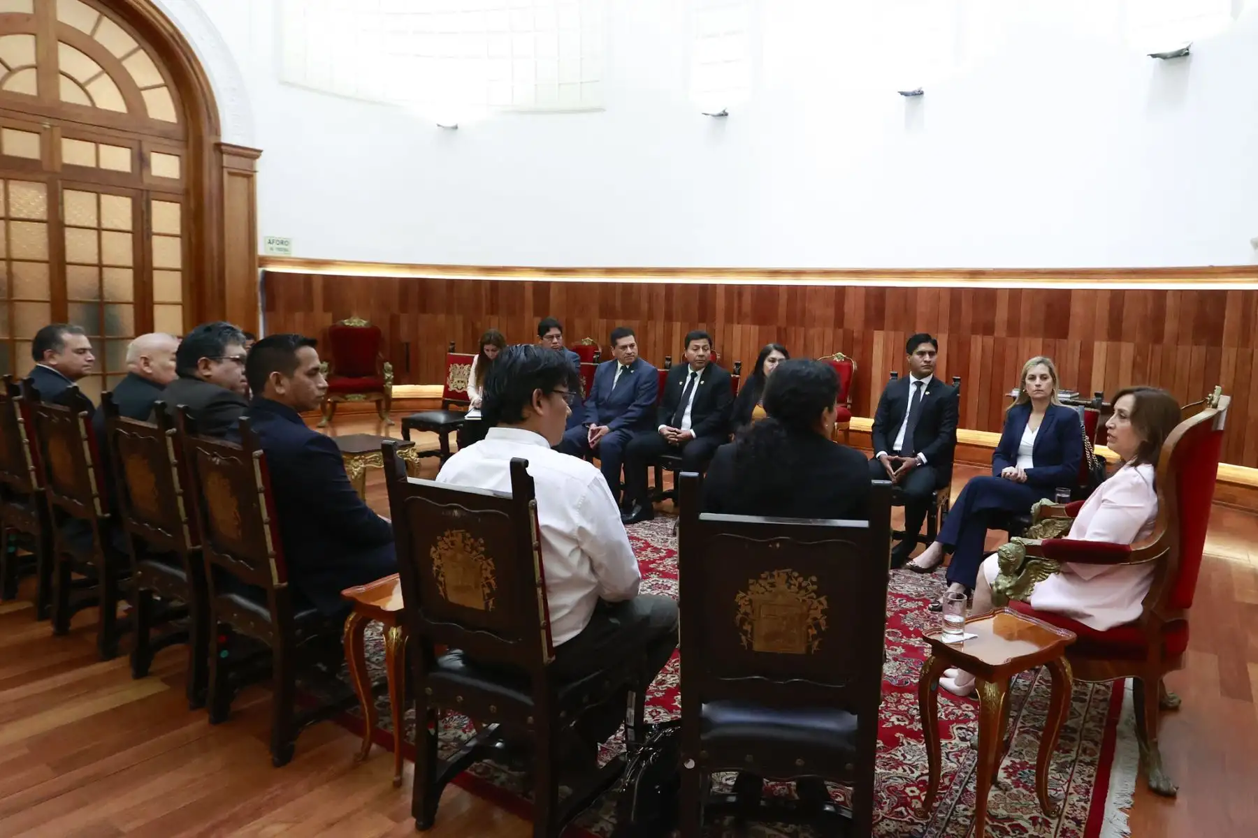 La presidenta Dina Boluarte Zegarra continúa hoy la ronda de diálogo iniciada en la víspera con las bancadas del Congreso de la República, hoy inició con la bancada de Acción Popular.
Foto: ANDINA/Presidencia Perú