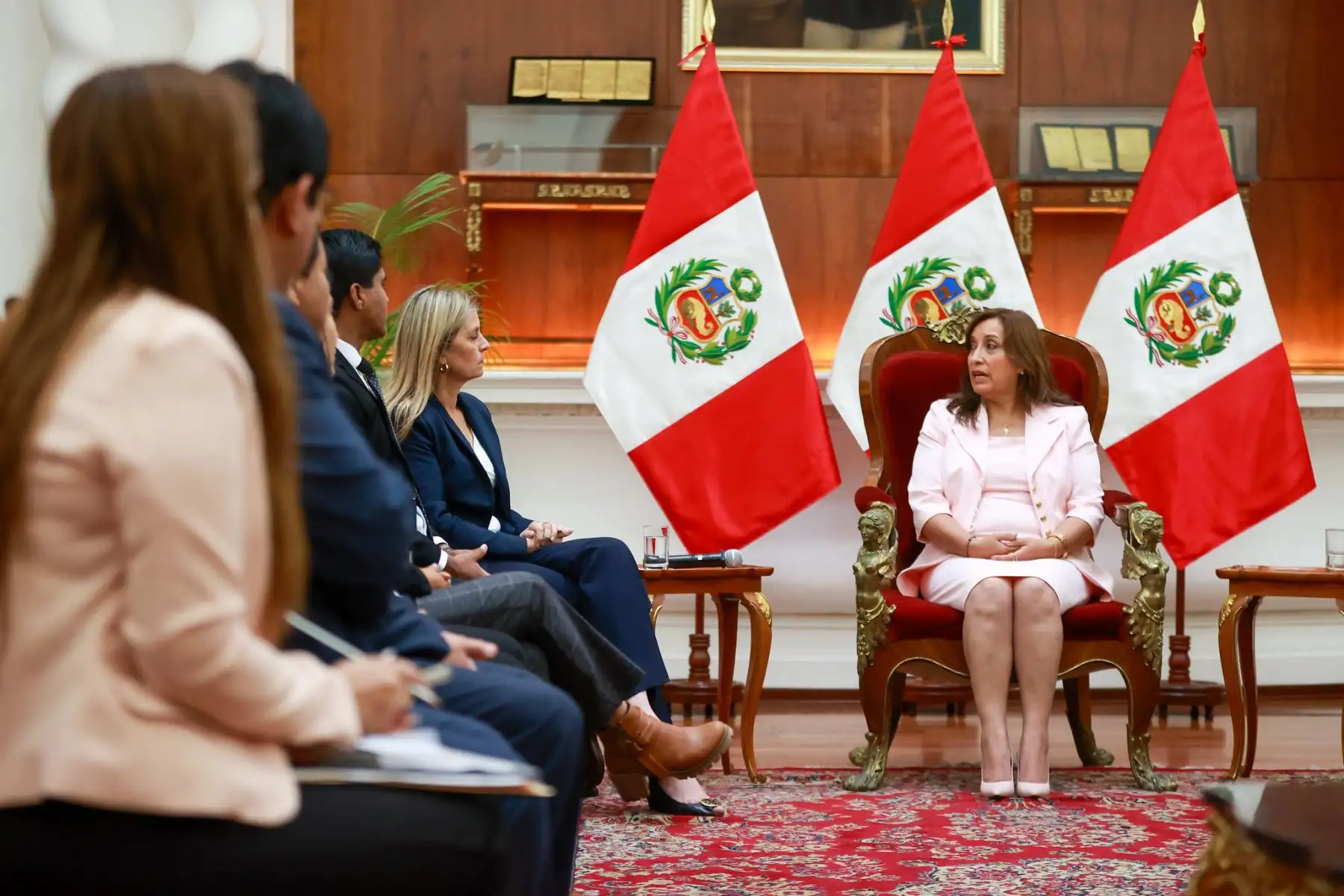 La presidenta Dina Boluarte Zegarra continúa hoy la ronda de diálogo iniciada en la víspera con las bancadas del Congreso de la República, hoy inició con la bancada de Acción Popular.
Foto: ANDINA/Presidencia Perú
