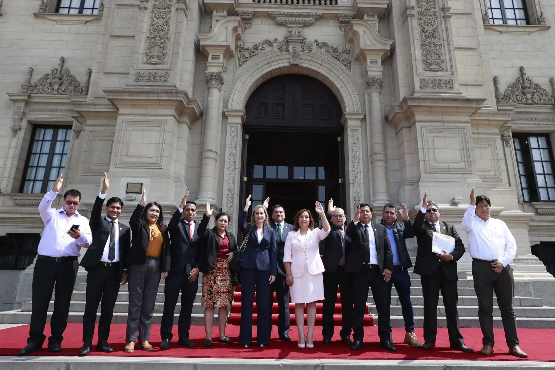 La presidenta Dina Boluarte Zegarra continúa hoy la ronda de diálogo iniciada en la víspera con las bancadas del Congreso de la República, hoy inició con la bancada de Acción Popular.
Foto: ANDINA/Presidencia Perú