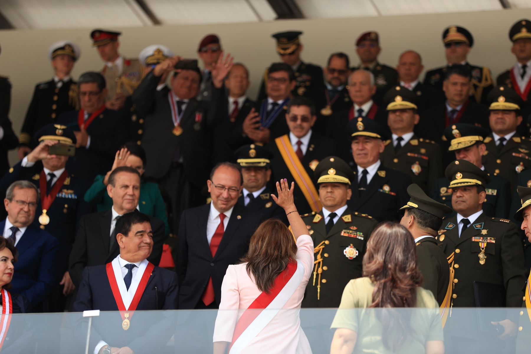 Jefa de Estado, Dina Boluarte, lideró ceremonia por el Día del Ejército del Perú y conmemoración del 198.º aniversario de la Batalla de Ayacucho, que se llevó a cabo en la sede del Cuartel General del Ejército en San Borja.
Foto: ANDINA/Presidencia Perú