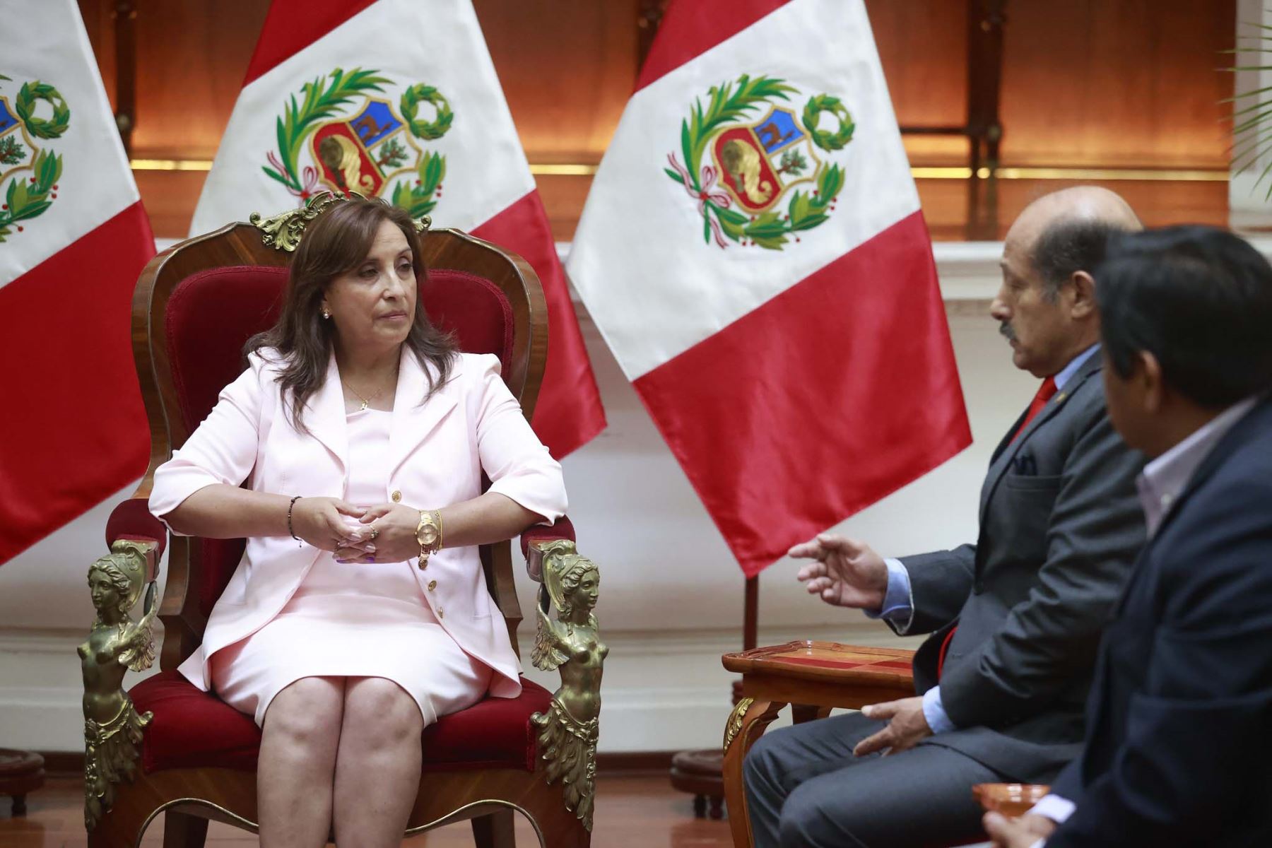 Presidenta Dina Boluarte sostuvo reunión con el congresista Hector Valer Pinto. Foto: ANDINA/Prensa Presidencia