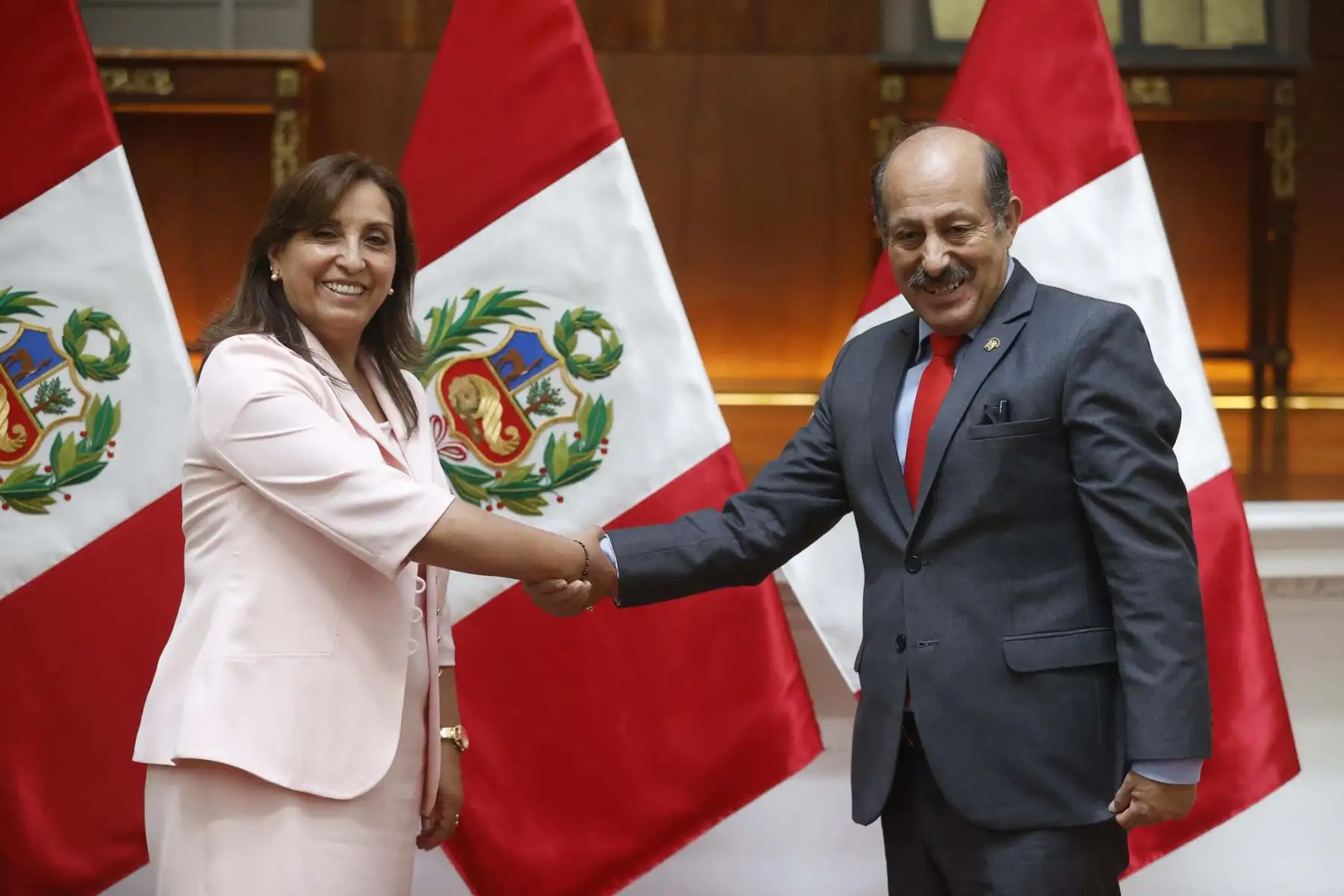 Presidenta Dina Boluarte sostuvo reunión con el congresista Hector Valer Pinto. Foto: ANDINA/Prensa Presidencia