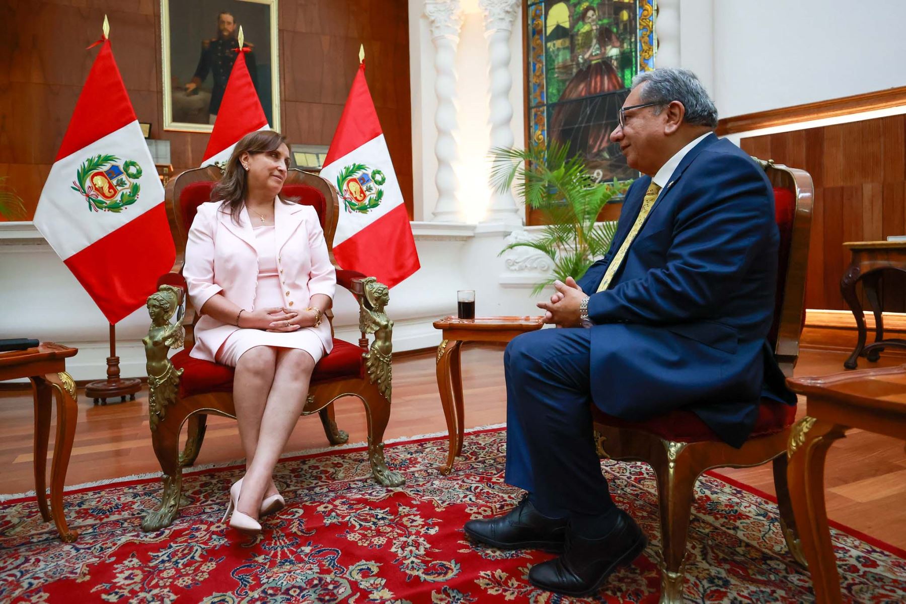Presidenta Dina Boluarte sostuvo reunión con congresista Carlos Anderson. Foto: ANDINA/Presidencia Perú