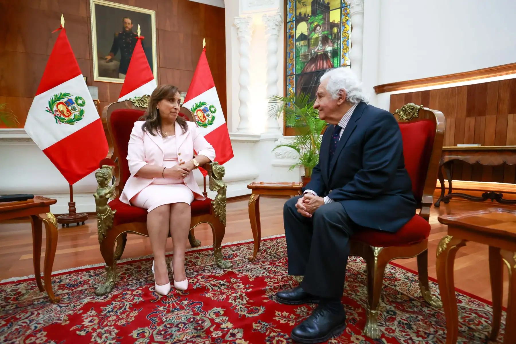 Presidenta de la República, Dina Boluarte, sostuvo reunión con el Secretario General del Acuerdo Nacional, Max Hernández. Foto: ANDINA/Prensa Presidencia