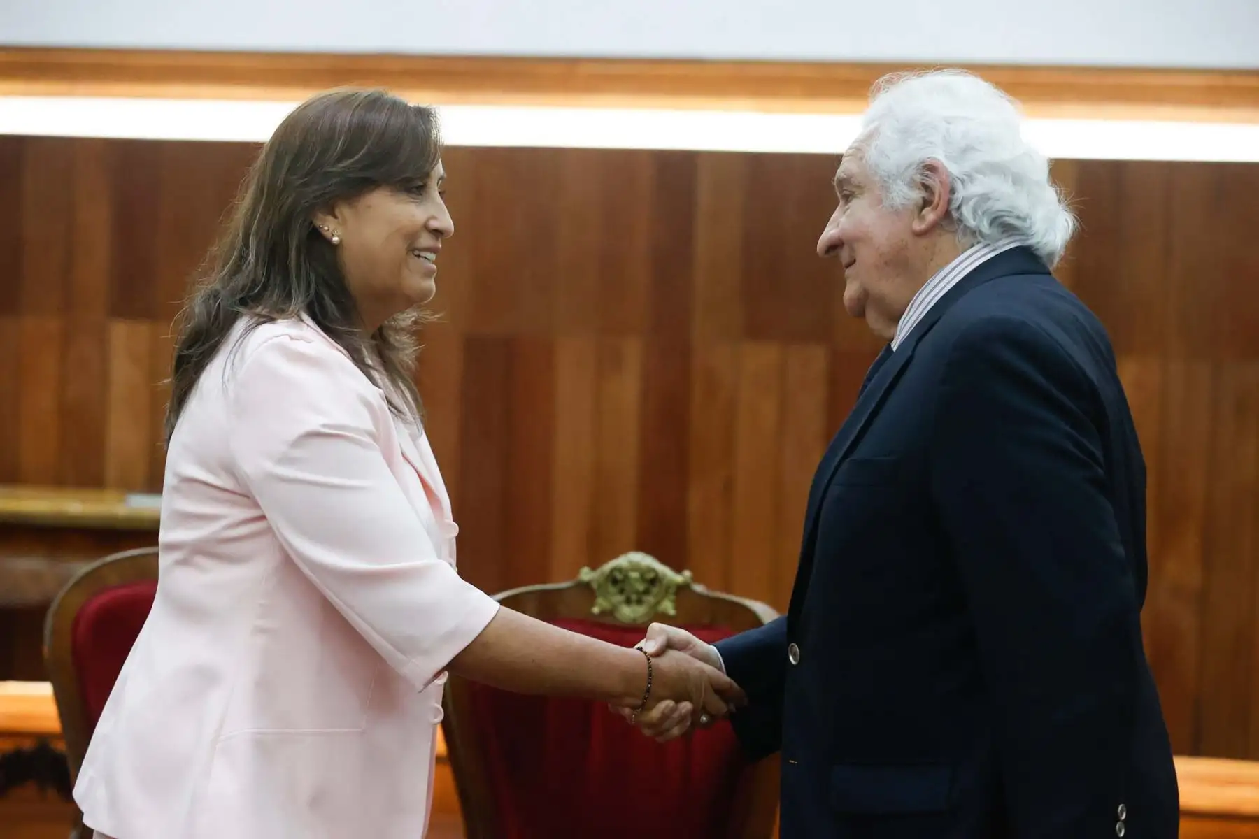 Presidenta de la República, Dina Boluarte, sostuvo reunión con el Secretario General del Acuerdo Nacional, Max Hernández. Foto: ANDINA/Prensa Presidencia