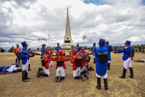 Ceremonia en conmemoración de los 198.° aniversario de la batalla de Ayacucho