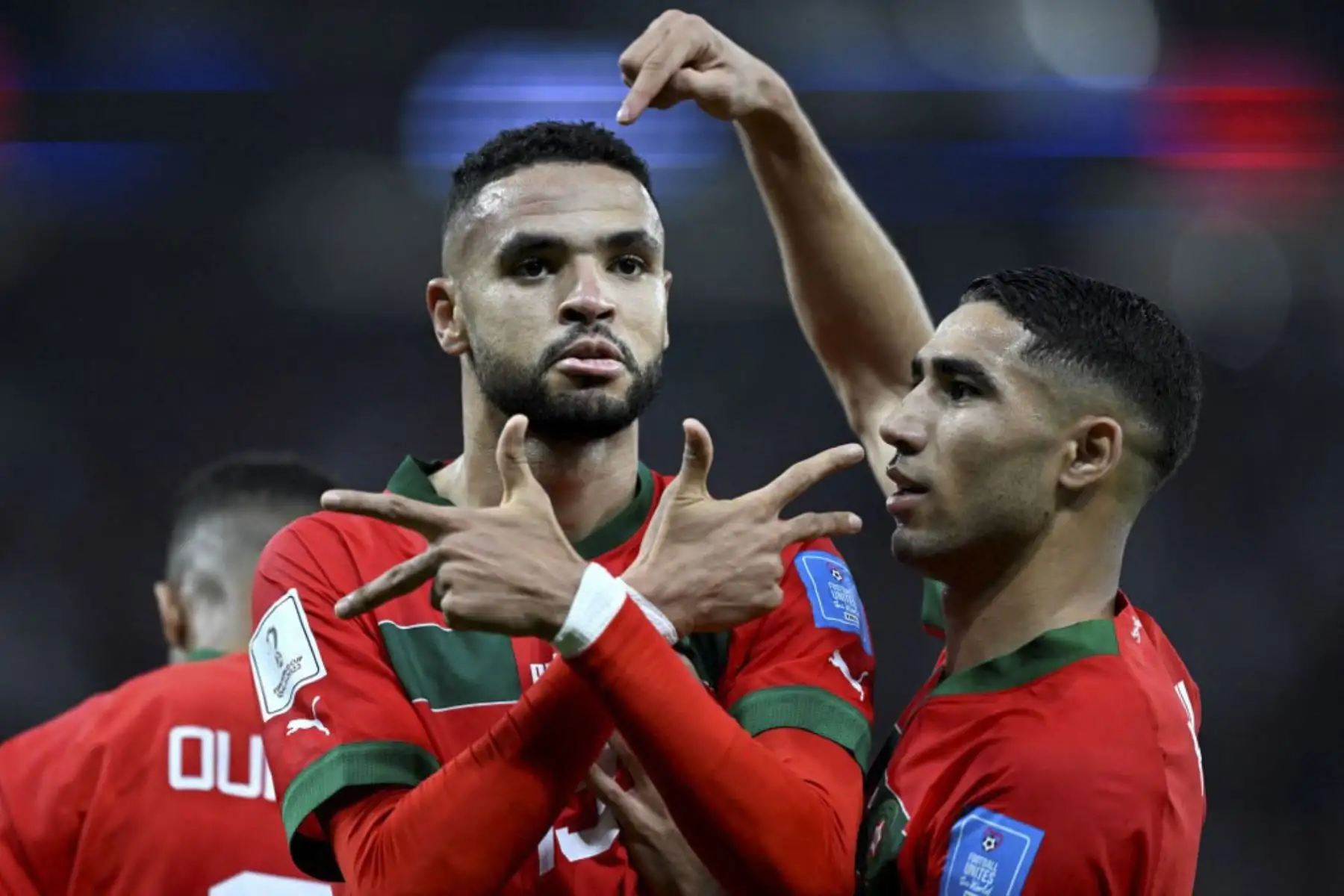 El delantero de Marruecos #19 Youssef En-Nesyri (C) celebra con sus compañeros de equipo después de marcar el gol de apertura durante el partido de fútbol de cuartos de final de la Copa Mundial de Qatar 2022 entre Marruecos y Portugal en el estadio Al-Thumama en Doha

Foto: AFP