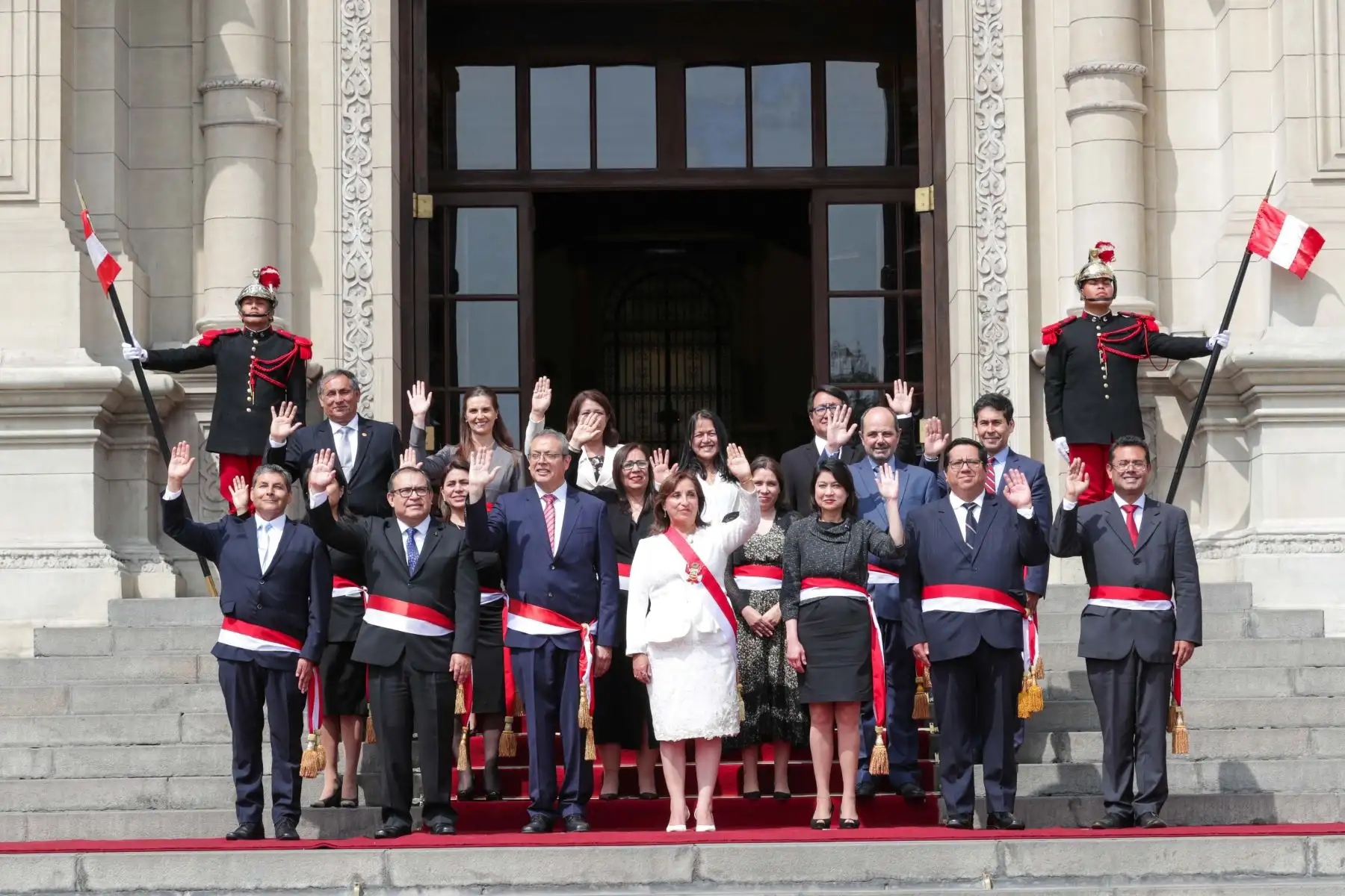 Fotografía oficial del nuevo Gabinete Angulo. La Presidenta de la República, Dina Boluarte, tomó juramento a Pedro Angulo como nuevo presidente del Consejo de Ministros, en ceremonia realizada en Palacio de Gobierno.

Foto:ANDINA/PCM