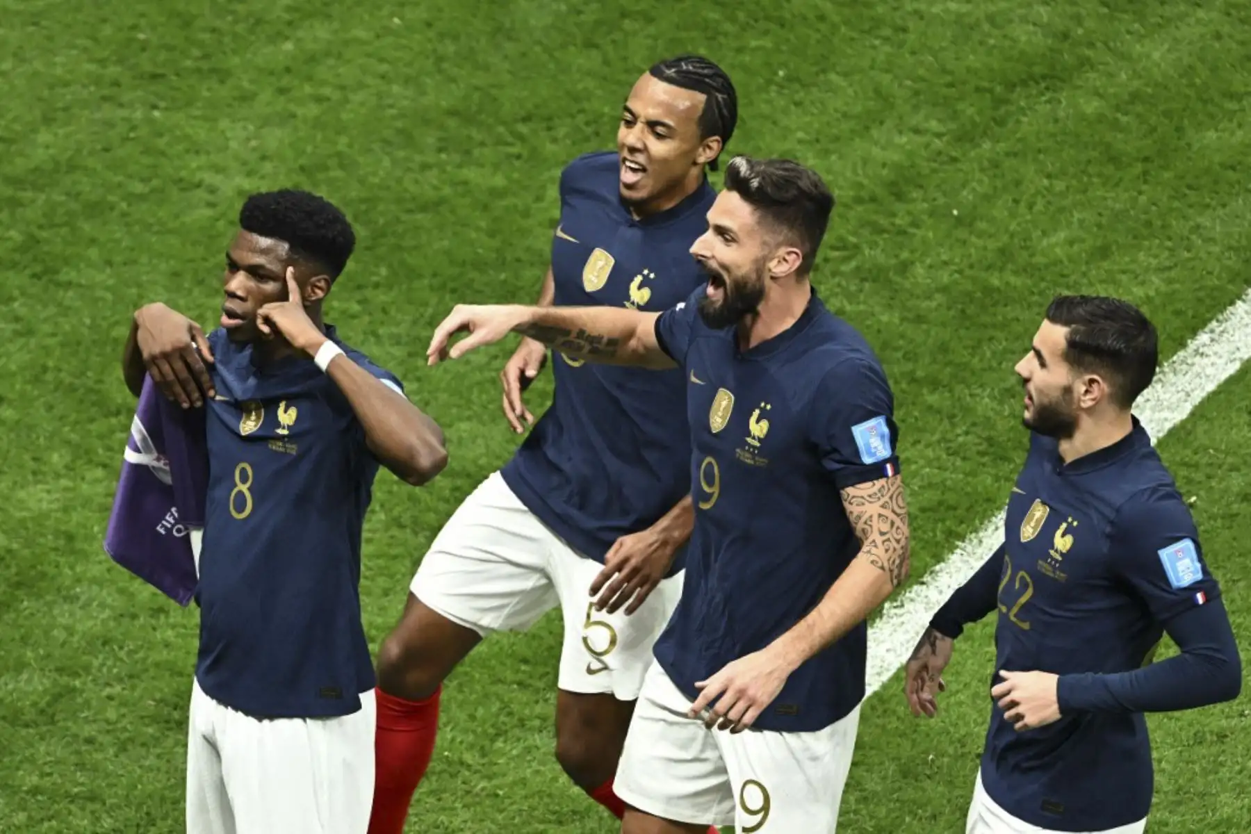 El mediocampista francés #08 Aurelien Tchouameni celebra marcar el primer gol de su equipo durante el partido de fútbol de cuartos de final de la Copa Mundial Catar 2022 entre Inglaterra y Francia en el estadio Al-Bayt en Al Khor, al norte de Doha

Foto: AFP