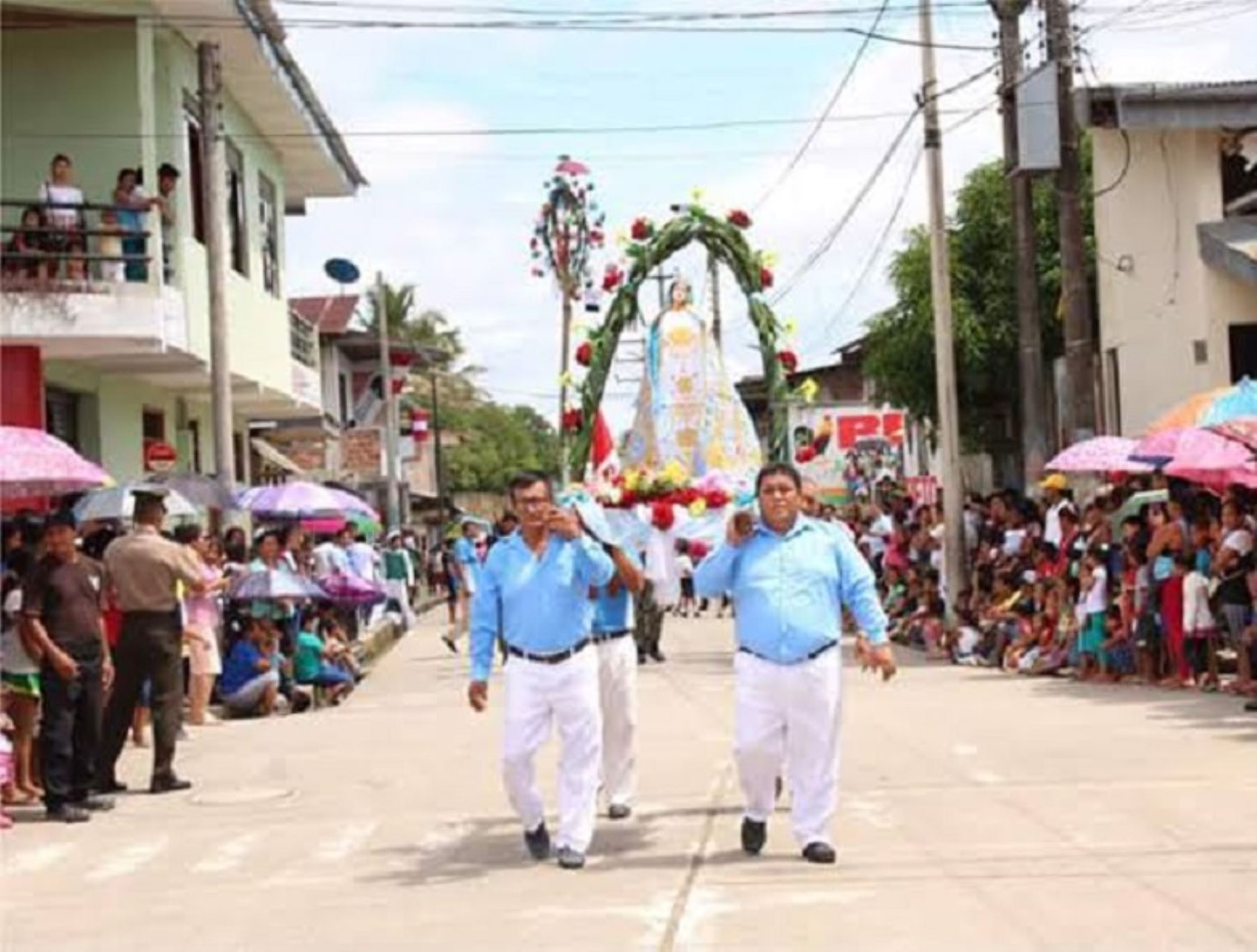 Pobladores del distrito de Punchana, región Loreto, celebran la tradicional festividad de la virgen La Purísima. Foto: Elvis Noronha