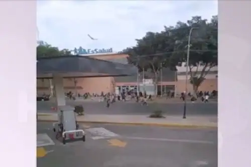 En la ciudad de Ica se han incrementado los disturbios y los comerciantes optaron por cerrar mercados y establecimientos por prevención a saqueos,