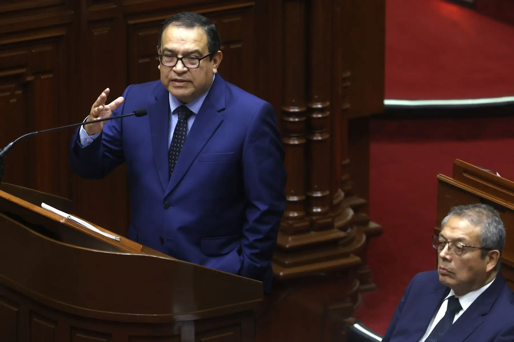 Alberto Otárola, Ministro de defensa llega al congreso de la República. Foto: ANDINA/Vidal Tarqui