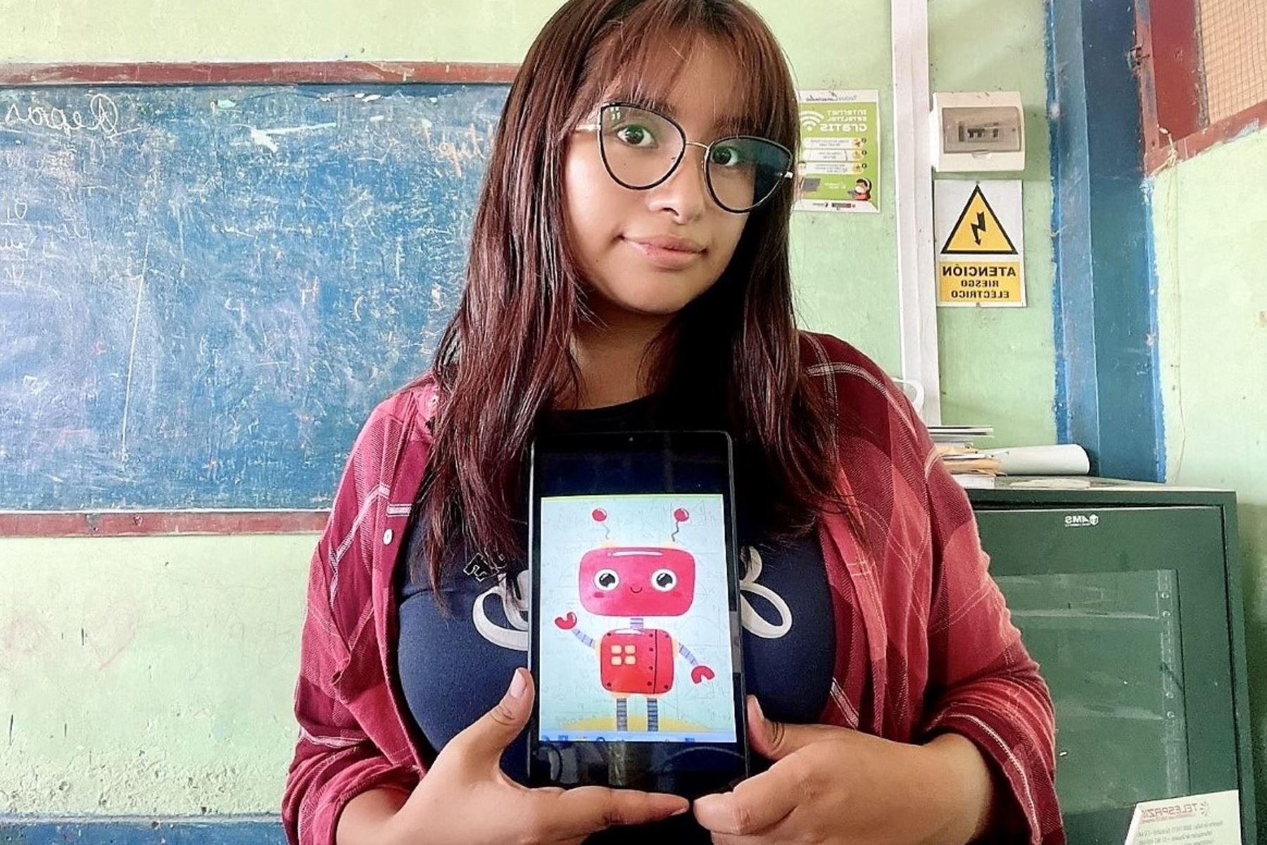 La docente Keytlin García Rurush, becada por Pronabec, creó el aplicativo Iway para mejorar el aprendizaje de los niños de la Selva peruana. Foto: Pronabec