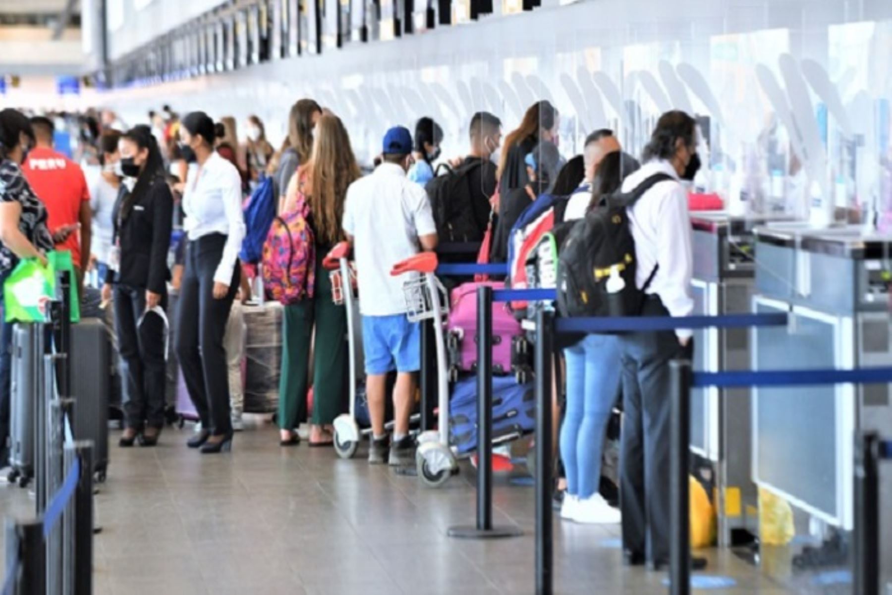 Cientos de turistas se encontraron varados en Arequipa debido al cierre del aeropuerto Alfredo Rodríguez Ballón tras el ataque sufrido por vándalos. ANDINA/Difusión