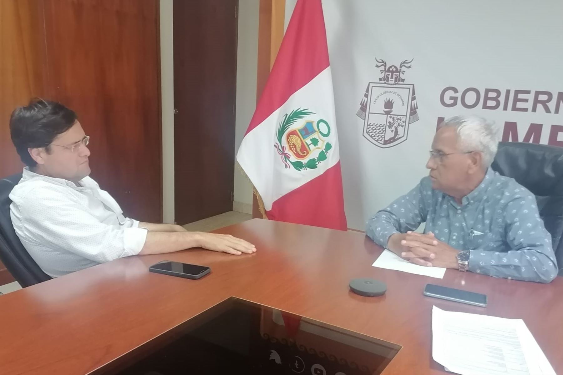 (De izquierda a derecha) Jorge Pérez y Anselmo Lozano, gobernador electo y gobernador de Lambayeque, respectivamente, sostuvieron reunión de coordinación.
