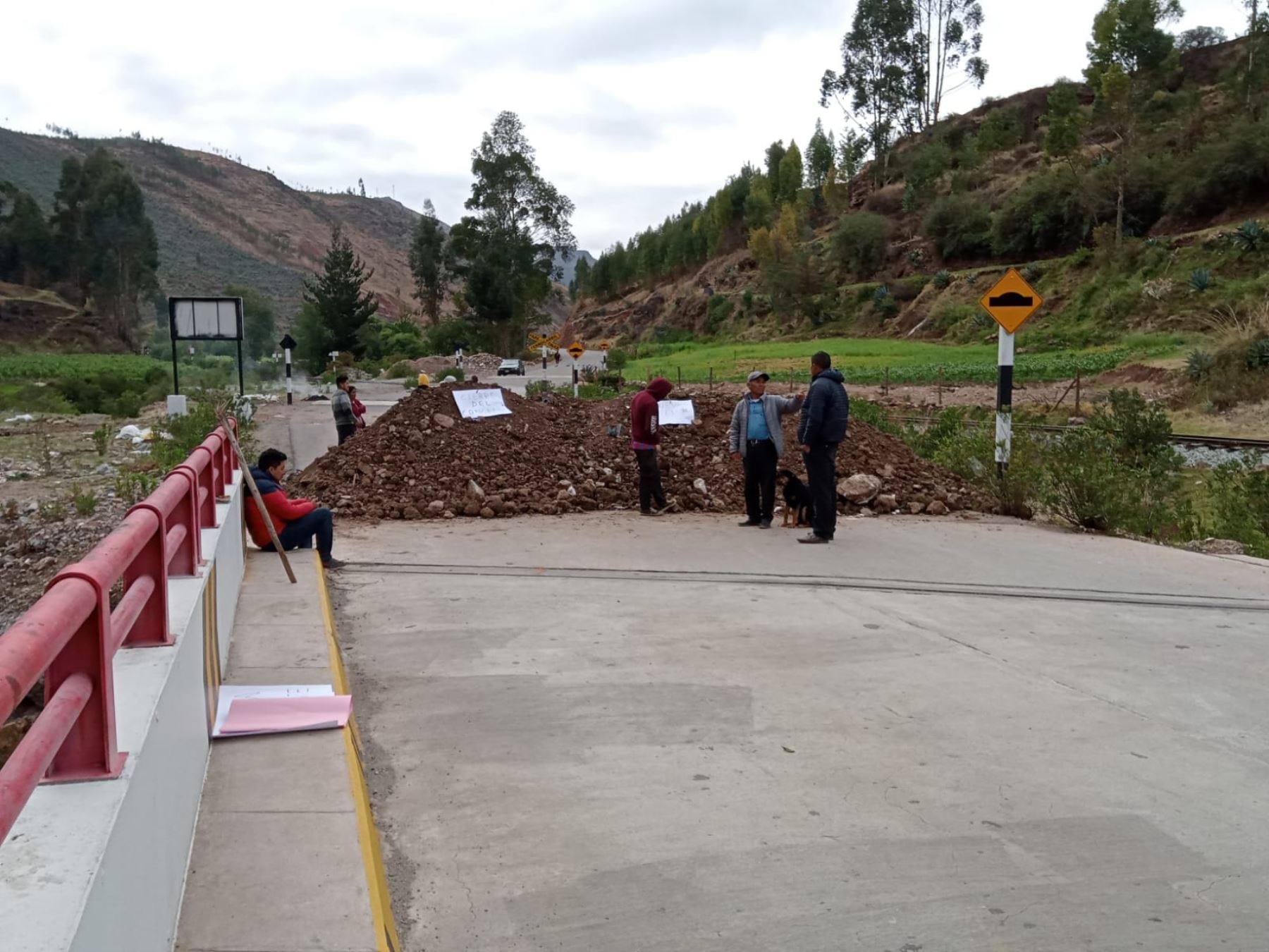 Manifestantes cusqueños inician protestas con bloqueo de vías de acceso a la ciudad de Cusco. ANDINA/Difusión