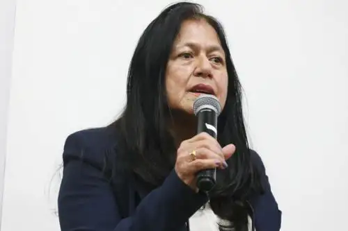 Ministra Albina Ruiz