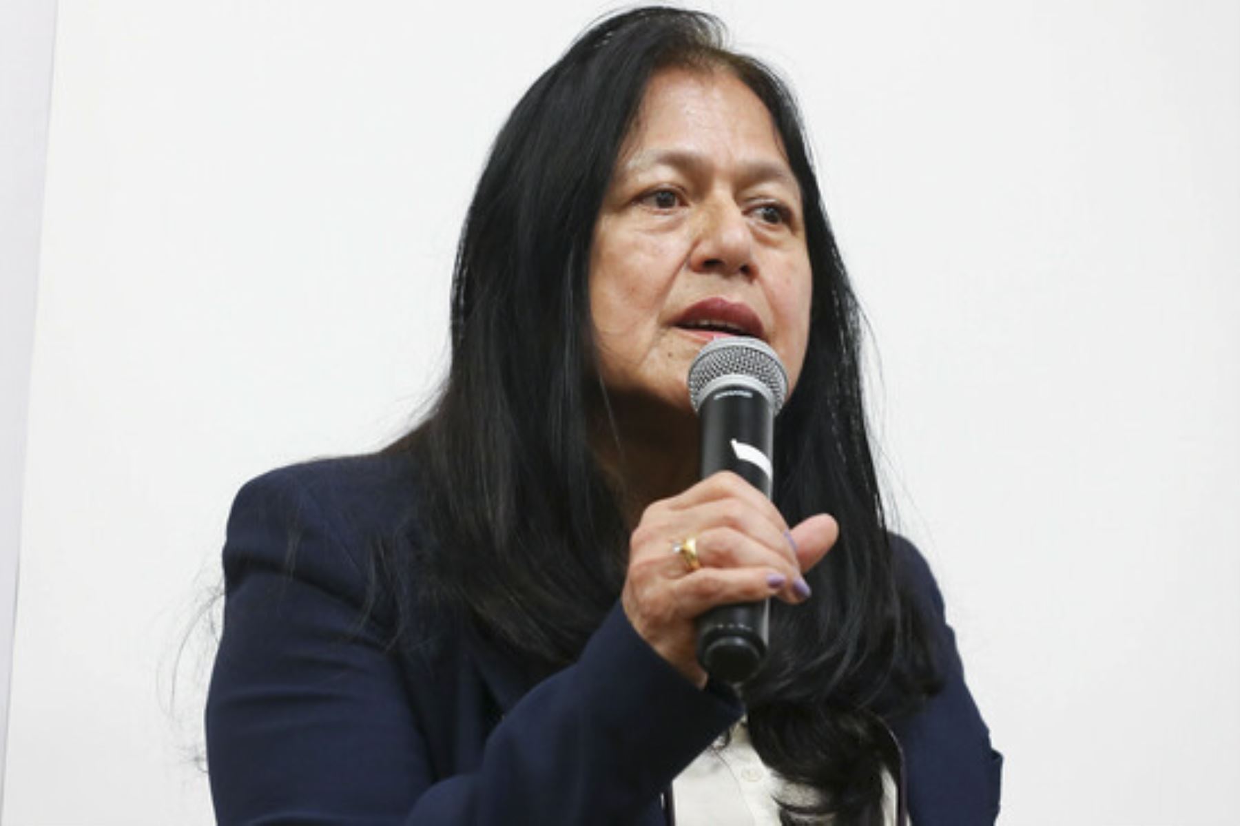 Ministra Albina Ruiz