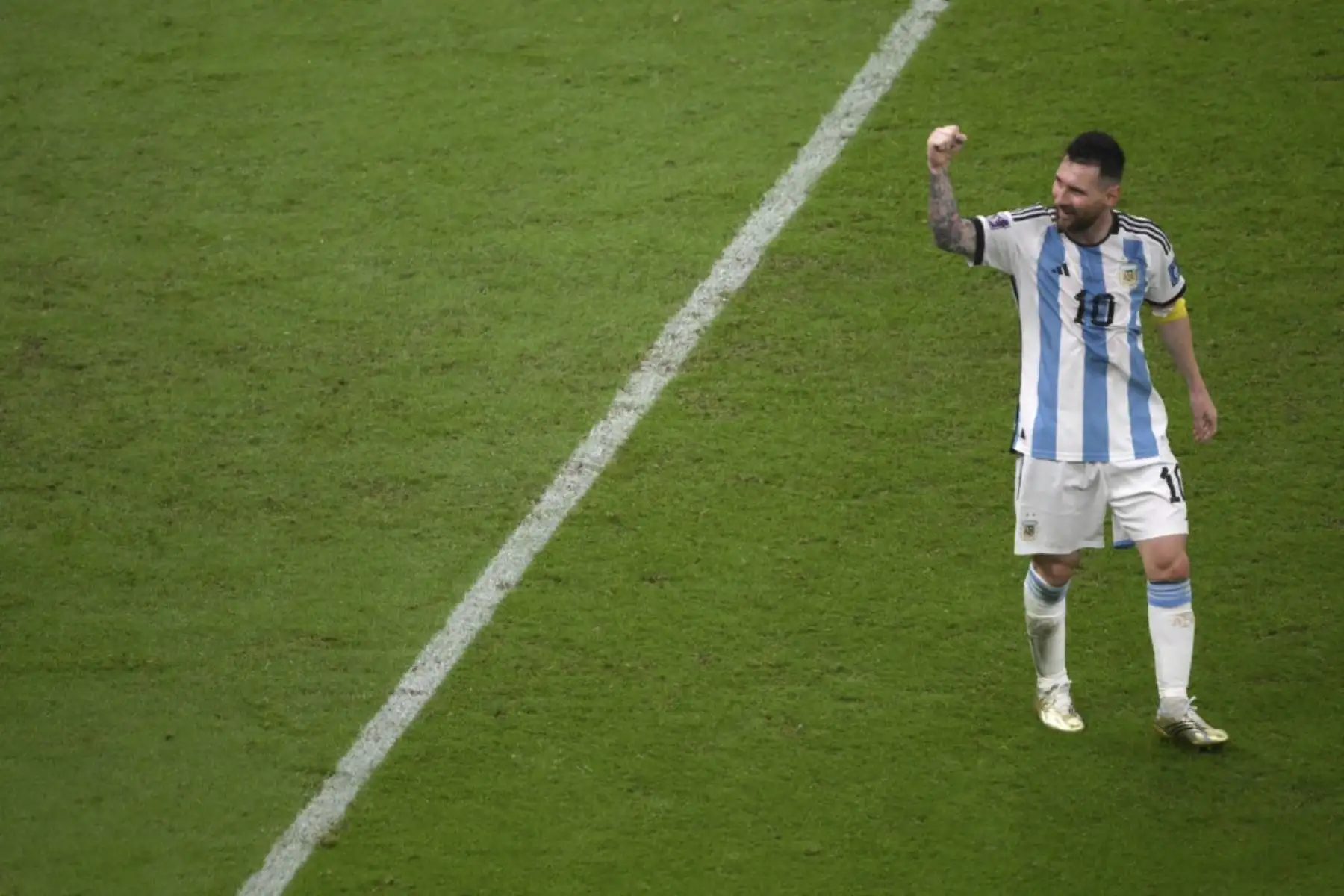 El delantero argentino #10 Lionel Messi gesticula durante el partido de semifinales de fútbol de la Copa Mundial Catar 2022 entre Argentina y Croacia en el Estadio Lusail en Lusail, al norte de Doha

Foto: AFP