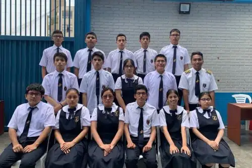 Colegio ha conseguido que estudiantes de las tres promociones de quinto año del 2022 -que suman un total de 55 escolares-, empiecen en marzo de 2023 sus estudios de pregrado. Foto: Cortesía