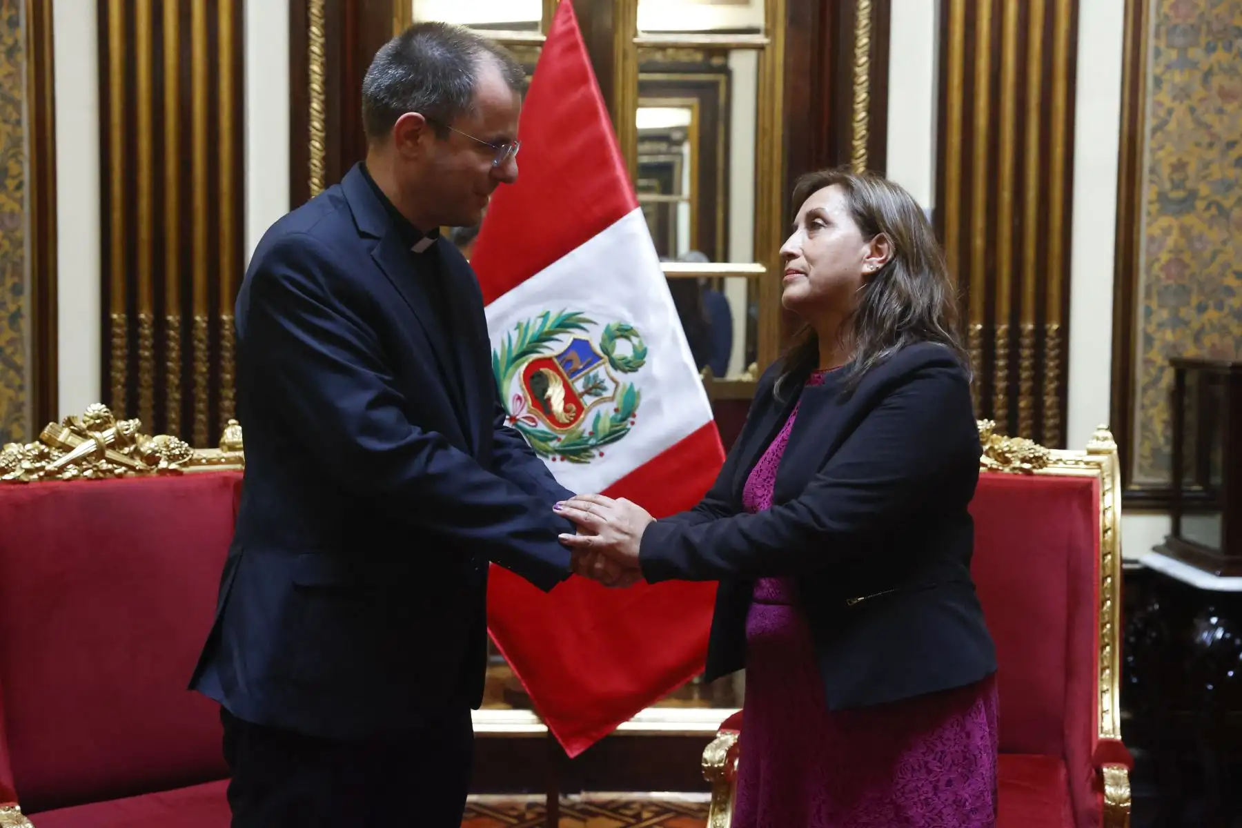 Presidenta Dina Boluarte recibió esta tarde al representante del Nuncio Apostólico en el Perú.

Foto:ANDINA/Presidencia