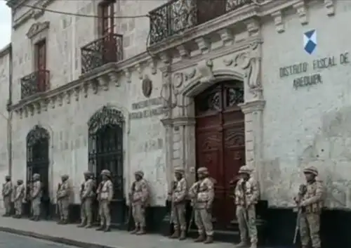 Fuerzas Armadas se despliegan en la ciudad de Arequipa y refuerzan la seguridad en sedes del Ministerio Público y el Poder Judicial.