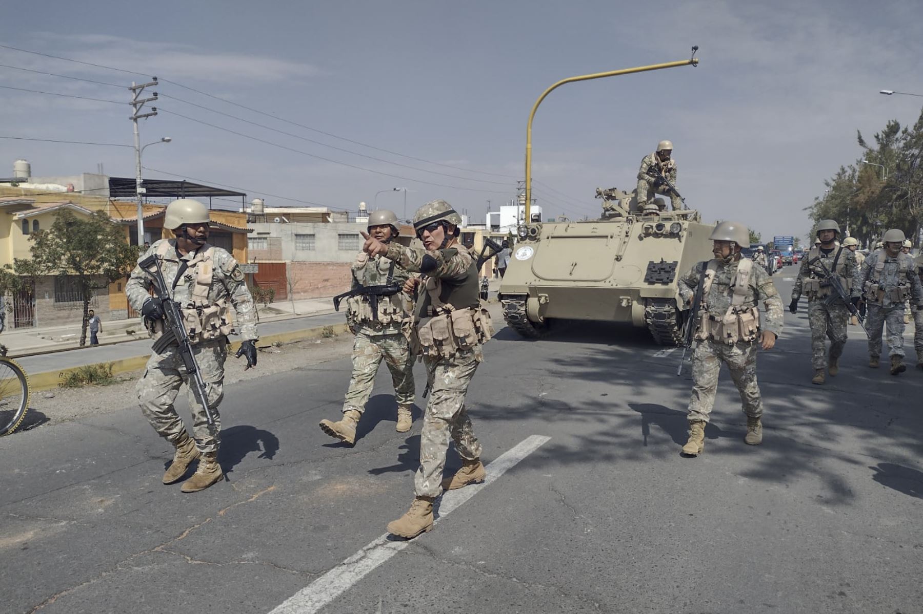 Miembros del Ejército refuerzan la seguridad en la ciudad de Arequipa para evitar desmanes. Foto: Rocío Méndez
