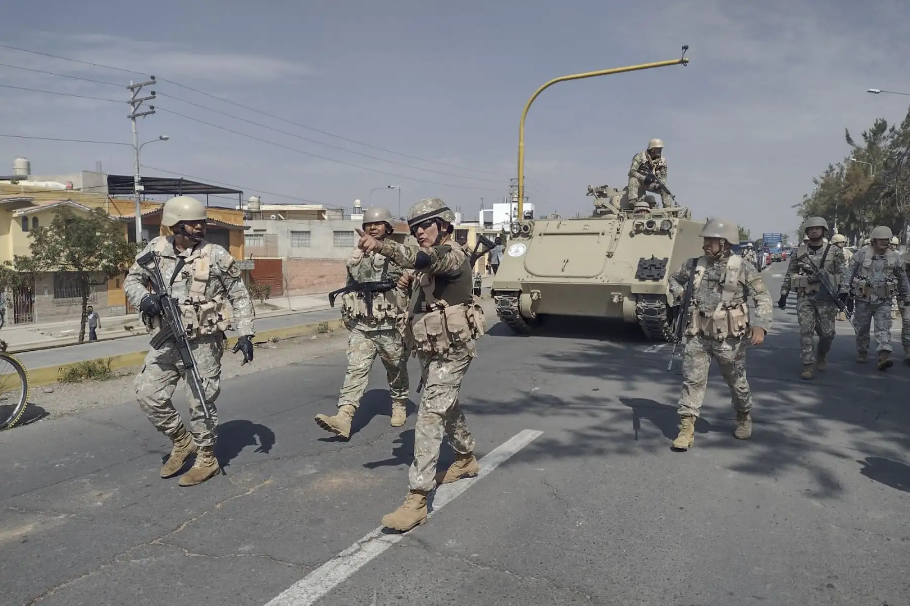 Miembros del Ejército refuerzan la seguridad en la ciudad de Arequipa para evitar desmanes. Foto: Rocío Méndez