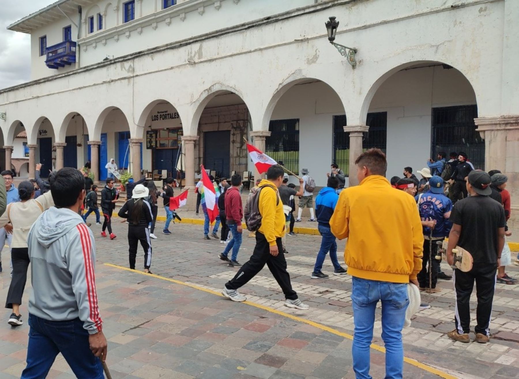 Región Cusco rechaza los actos delincuenciales suscitados durante las protestas registradas ayer martes 13 de diciembre y que causaron daños en locales públicos y privados de la ciudad imperial. ANDINA/Difusión