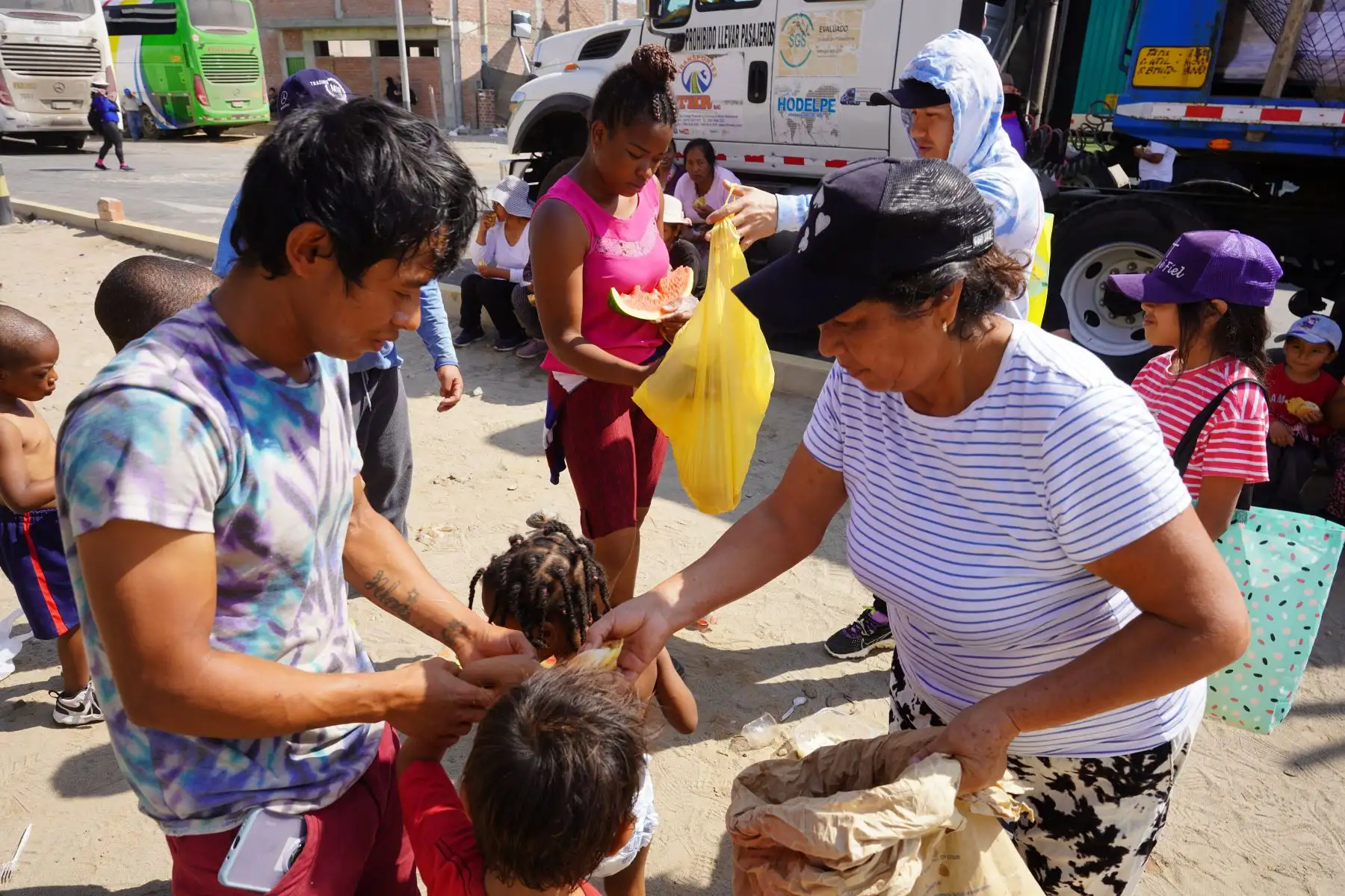 La Defensoría también exhorta a las direcciones regionales de salud y a las redes de salud a organizar las brigadas de asistencia en el mismo lugar donde se encuentran las personas varadas. Foto: Cortesía