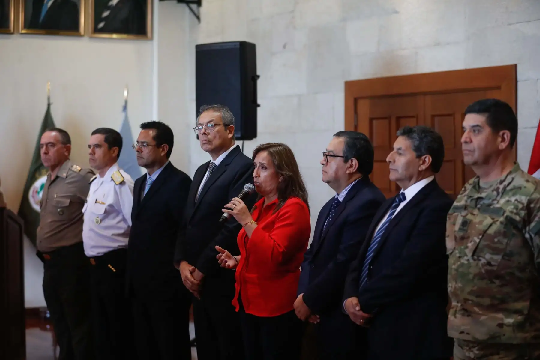 La presidenta de la República, Dina Boluarte Zegarra brindó declaraciones a la prensa tras concluir la reunión con el Consejo de Seguridad y Defensa Nacional. Foto: ANDINA/Carla Patiño