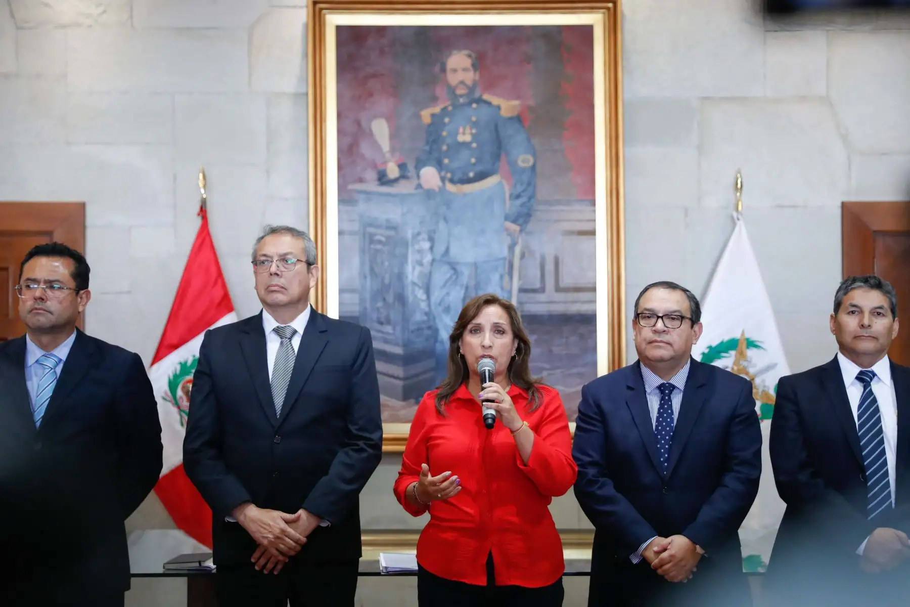 La presidenta de la República, Dina Boluarte Zegarra brindó declaraciones a la prensa tras concluir la reunión con el Consejo de Seguridad y Defensa Nacional. Foto: ANDINA/Carla Patiño