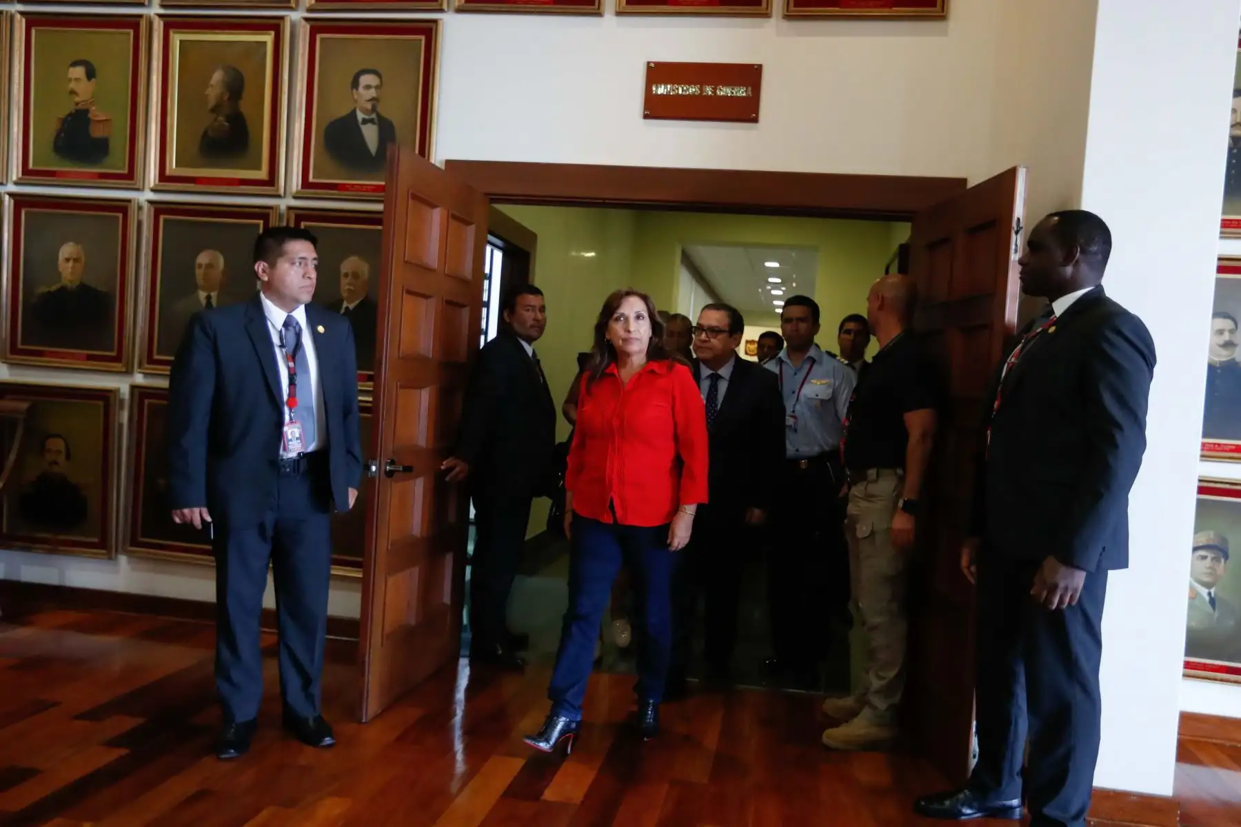 La presidenta de la República, Dina Boluarte Zegarra brindó declaraciones a la prensa tras concluir la reunión con el Consejo de Seguridad y Defensa Nacional. Foto: ANDINA/Carla Patiño