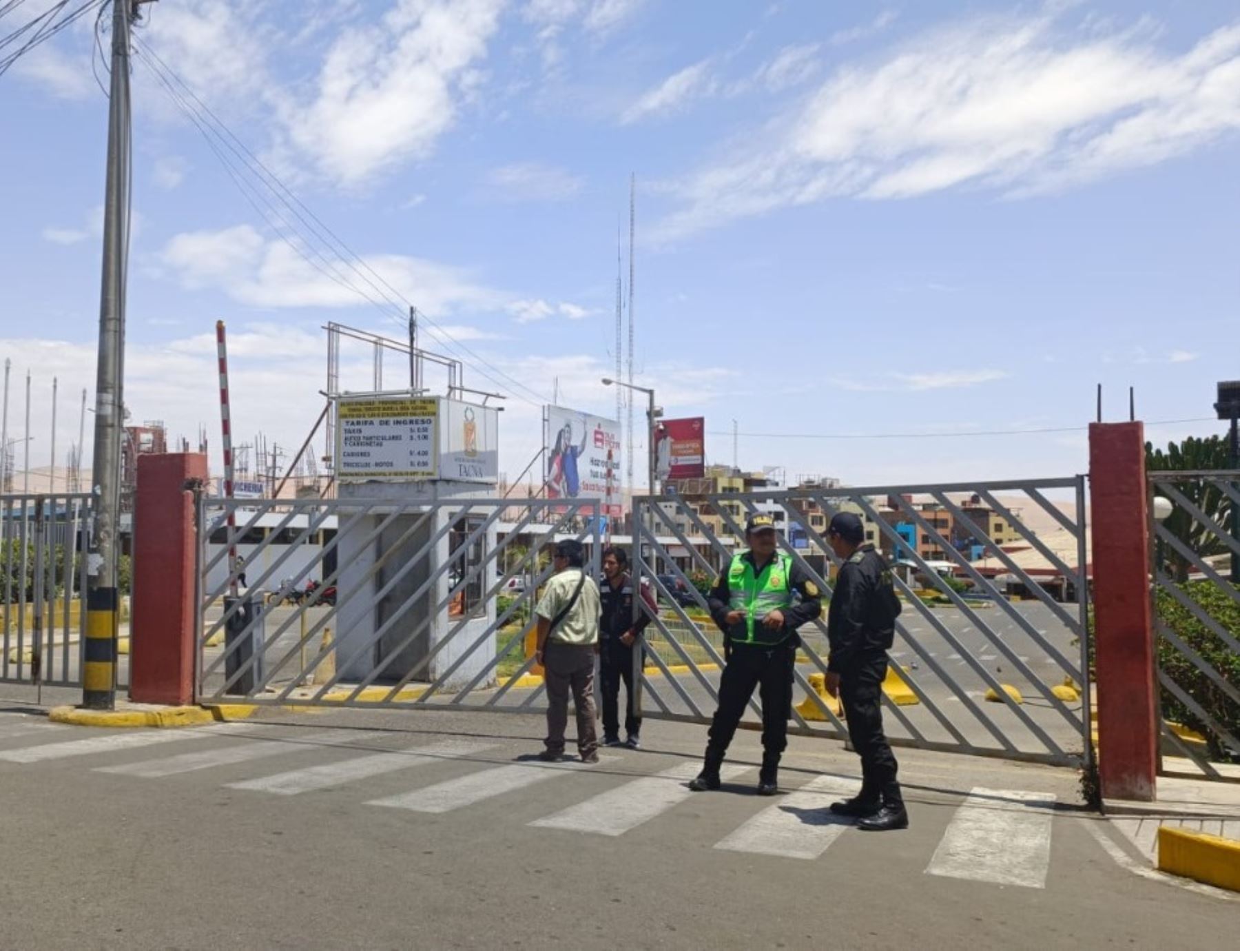 Terminal terrestre de Tacna cerró sus puertas debido a que los buses interprovinciales no pueden circular debido al bloqueo de carreteras que se registra en diversas regiones del país. Foto: Yudith Aguilar